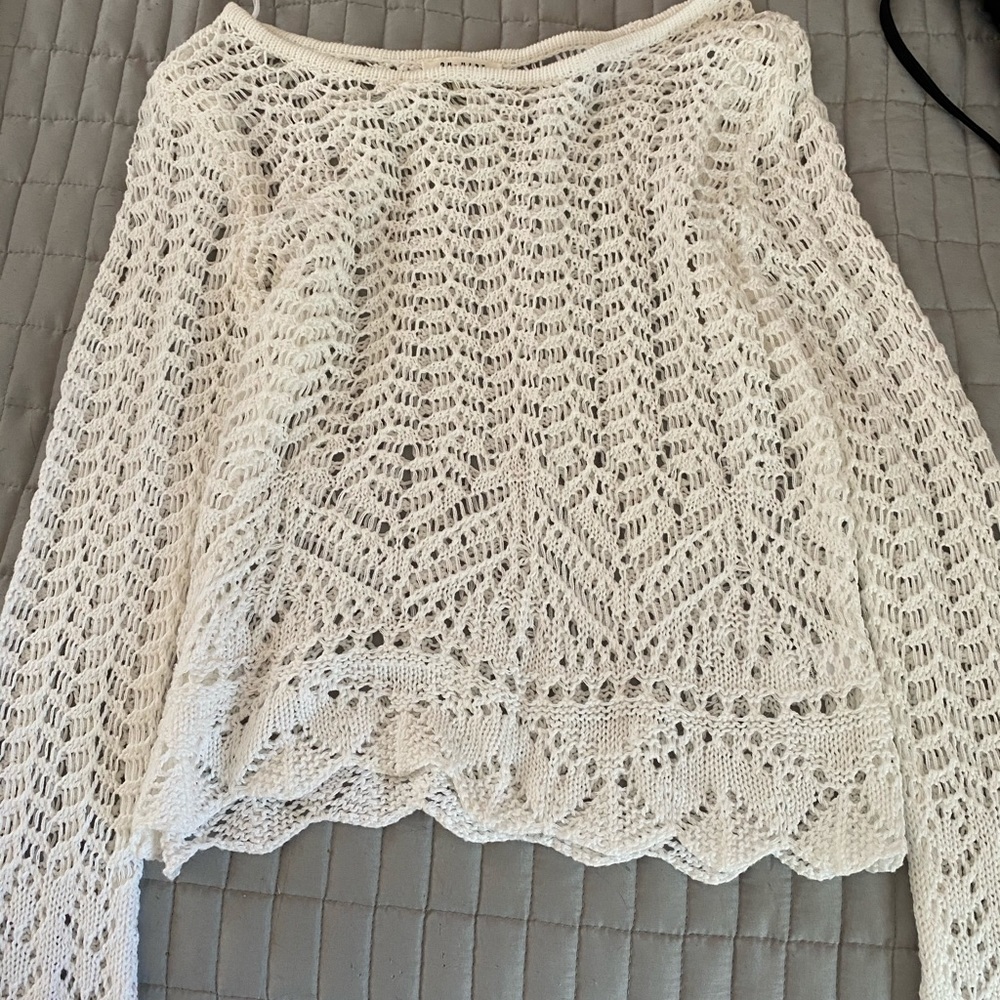 WHITE CROCHETED TOP